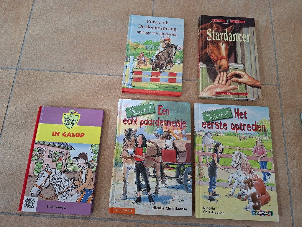 Verschillende paarden leesboeken, onder andere De Bleshof, Ophalen of Verzenden, Zo goed als nieuw