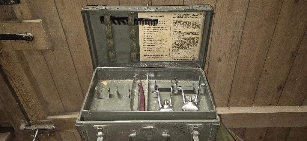 1945 dated US WW2 Kit Barber M-1944, Verzamelen, Militaria | Tweede Wereldoorlog, Verzenden, Landmacht, Amerika, Overige typen