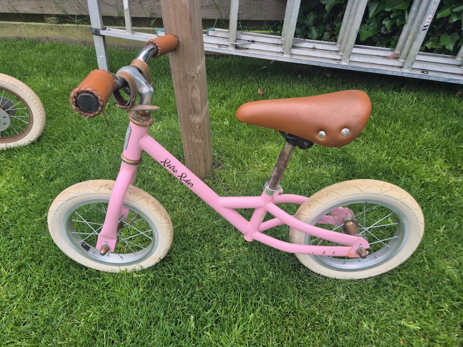 Roze Retro Rider loopfiets met roestplekken, Ophalen, Gebruikt, Minder dan 16 inch, Retro Rider