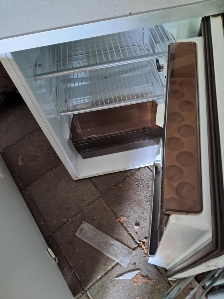 Nete koelkast ruton, Ophalen