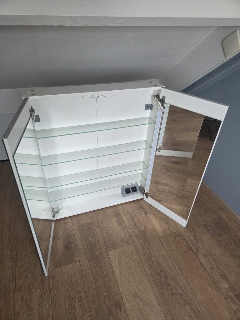 Spiegelkast met verlichting en stopcontact, Huis en Inrichting, Ophalen, Spiegelkast, 50 tot 100 cm, Zo goed als nieuw