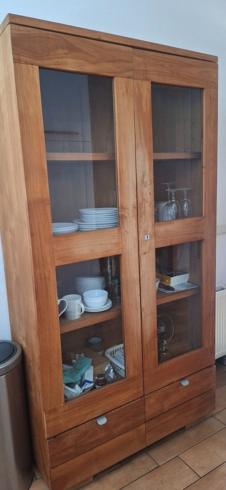 Houten vitrine kast, Huis en Inrichting, Kasten | Vitrinekasten, Ophalen, Zo goed als nieuw, 25 tot 50 cm