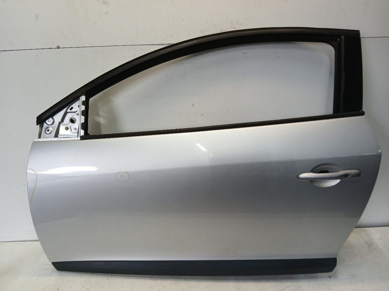 Portier links voor Renault Mégane, Auto-onderdelen, Onderdelen@venauto.nl, Van der Ven Autorecycling B.V., Gebruikt, Ettenseweg 76, 4706 PB Roosendaal, The Netherlands