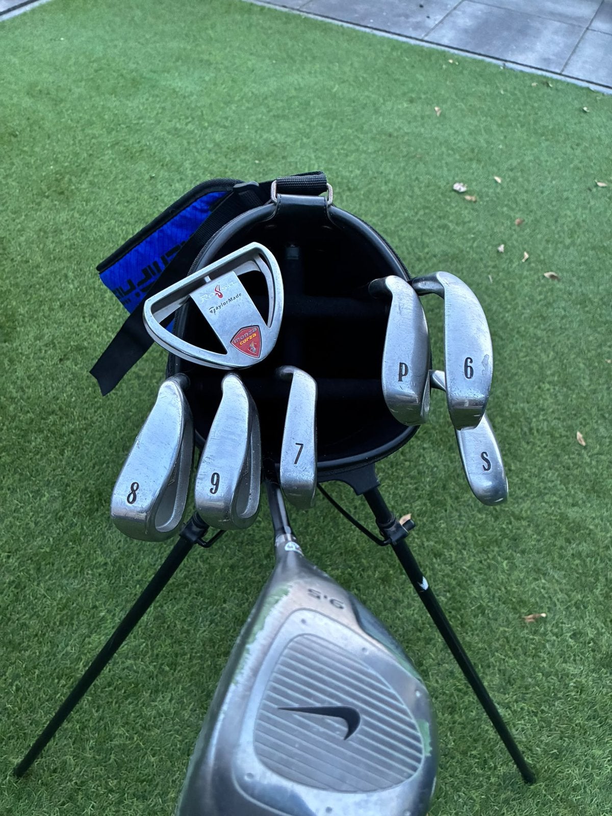 Complete golfset met tas -ijzers en putter, Sport en Fitness, Ophalen of Verzenden, Zo goed als nieuw, Set