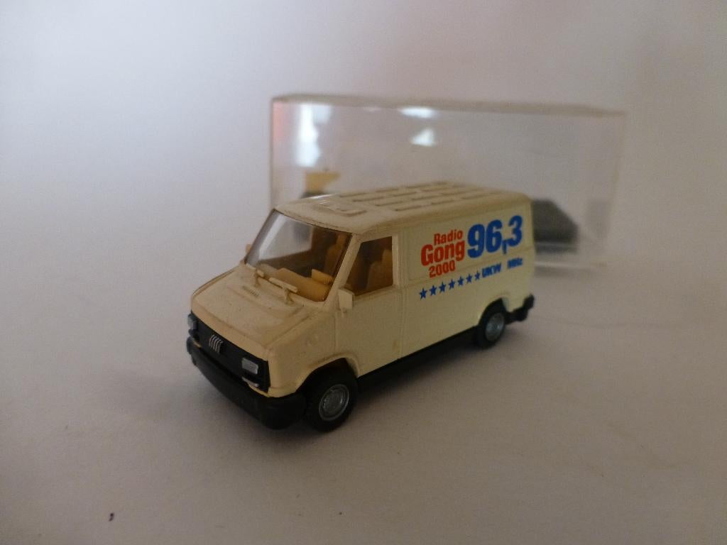 Praline Fiat Ducato Radio Gong 96,3, Ophalen of Verzenden, Zo goed als nieuw, Bus of Vrachtwagen, Overige merken