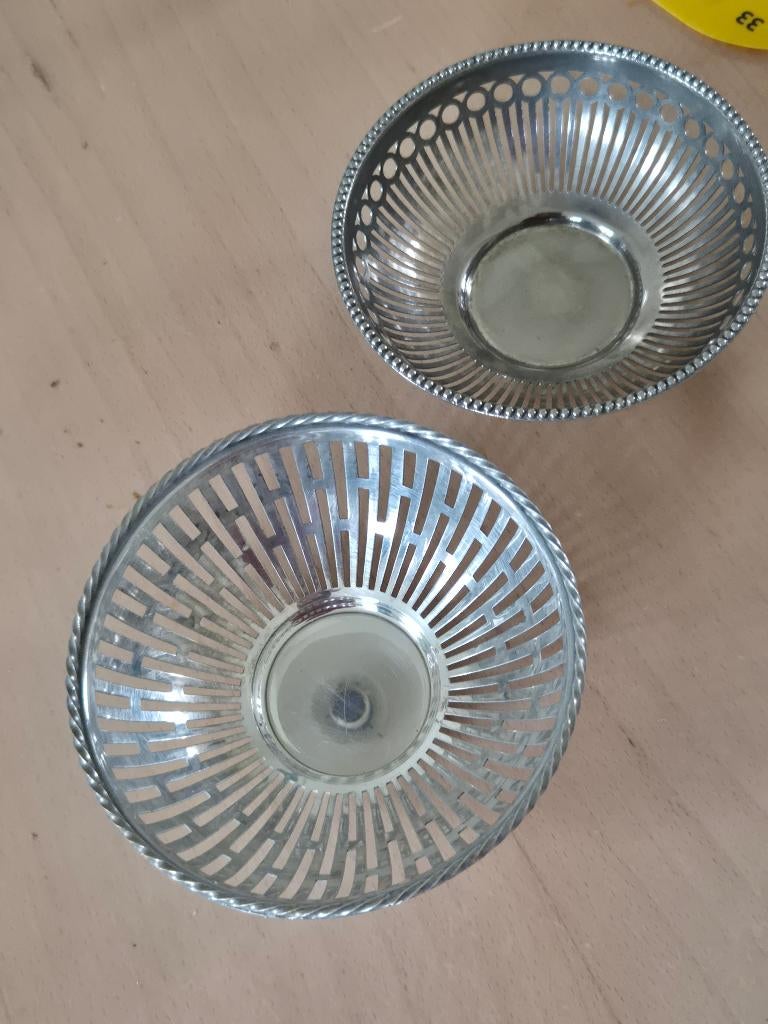Twee bonbon schaaltjes (keltum, verzilverd), Ophalen of Verzenden