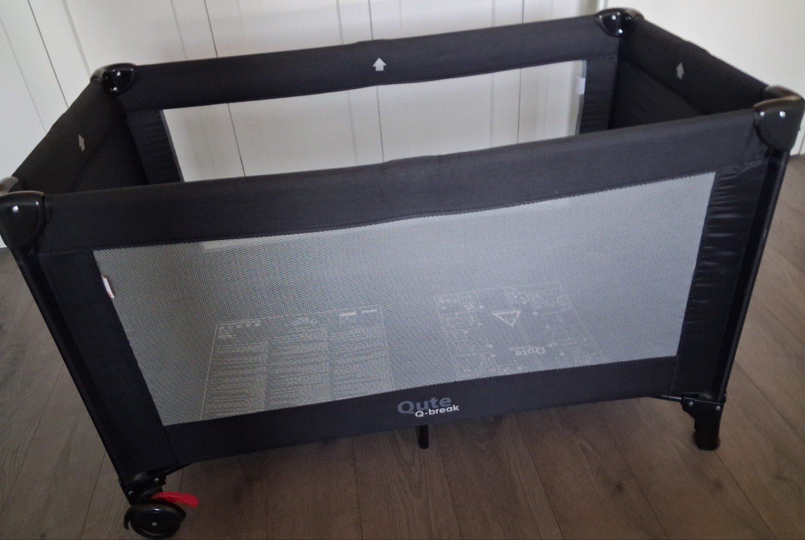Qute Q-Break campingbed Reiswieg/Box - Zwart, Ophalen, Zo goed als nieuw, Rechthoekig, Wieltjes