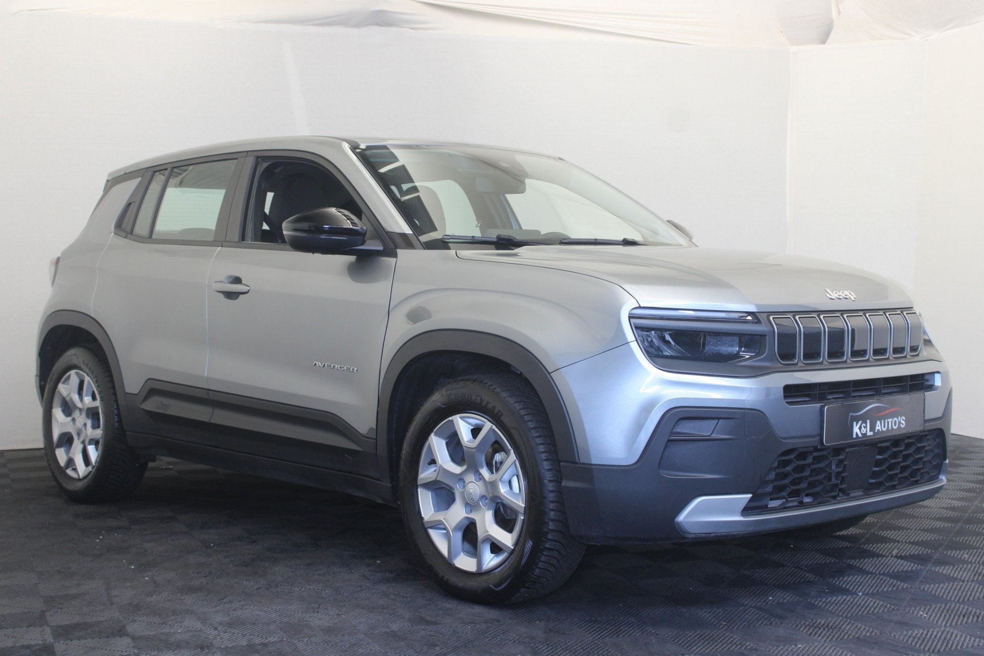 Jeep Avenger 1.2 Altitude (bj 2024), Auto's, Voorwielaandrijving, Gebruikt, Zwart, 1199 cc