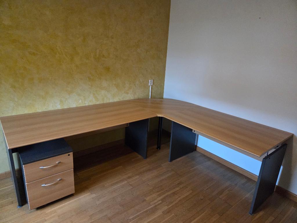 Groot stevig kantoor bureau, Huis en Inrichting, Bureaus, Ophalen, Spaanplaat of MDF, Zo goed als nieuw, Overige merken