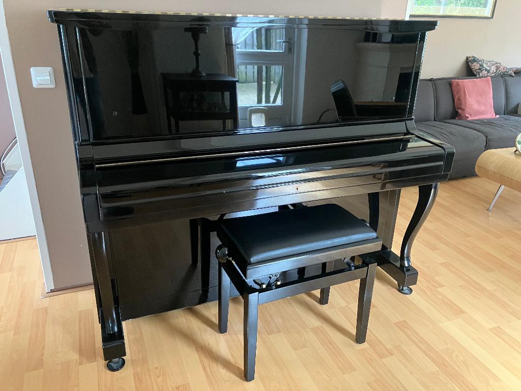 Atlas piano uit de Japanse Yamaha-fabrieken, Ophalen, Zwart, Zo goed als nieuw, Piano