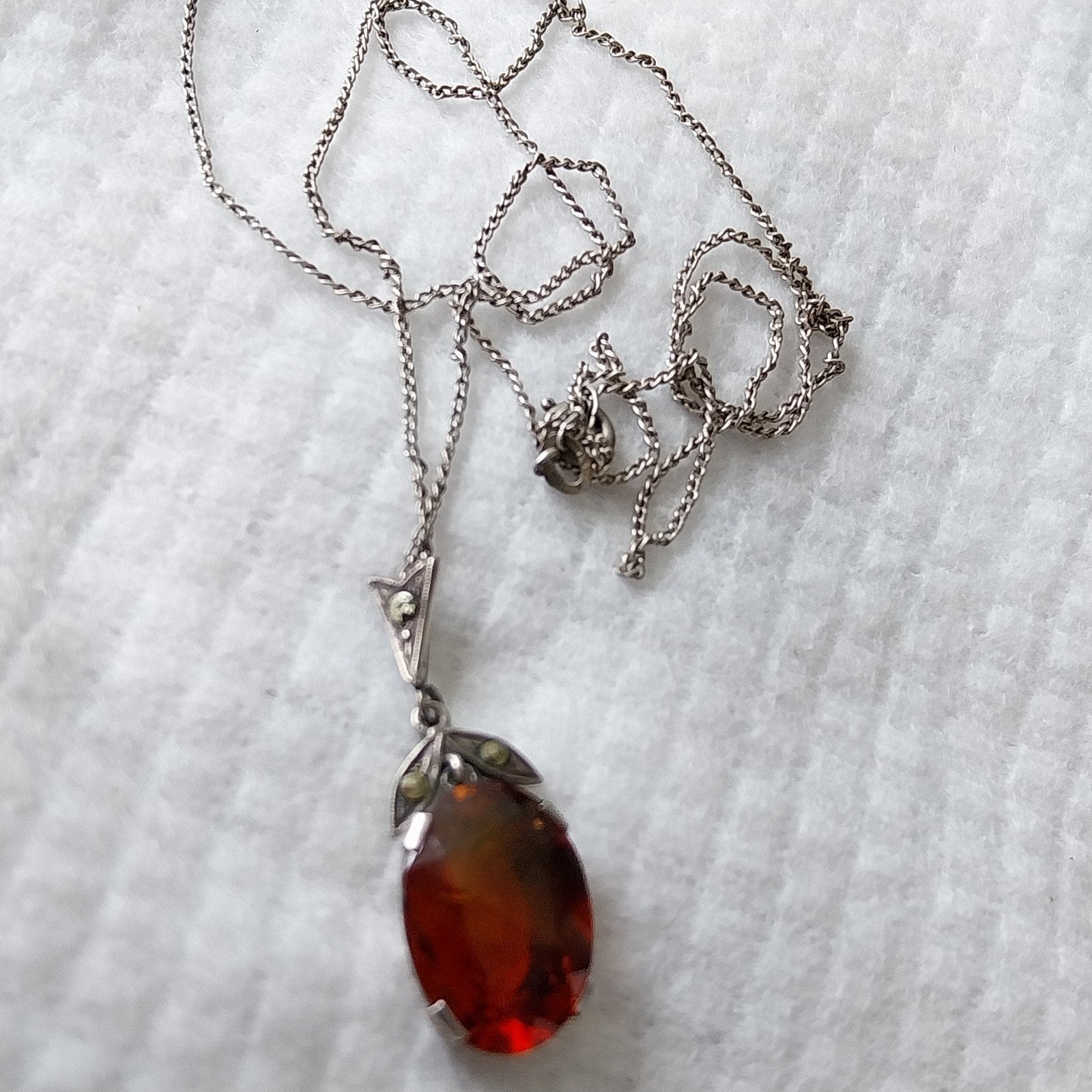 Zilveren ketting met robijnrode steen in zilver, Ophalen of Verzenden, Zilver, Ketting
