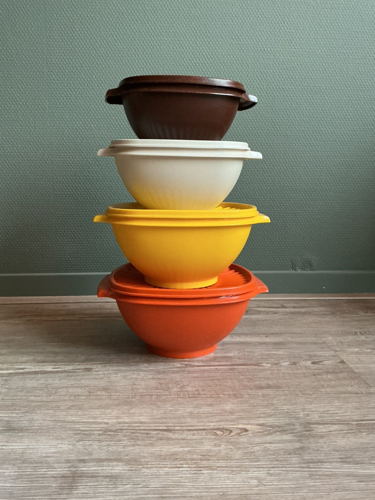 Tupperware servalier kommen, Gebruikt, Overige kleuren, Met deksel, Ophalen of Verzenden