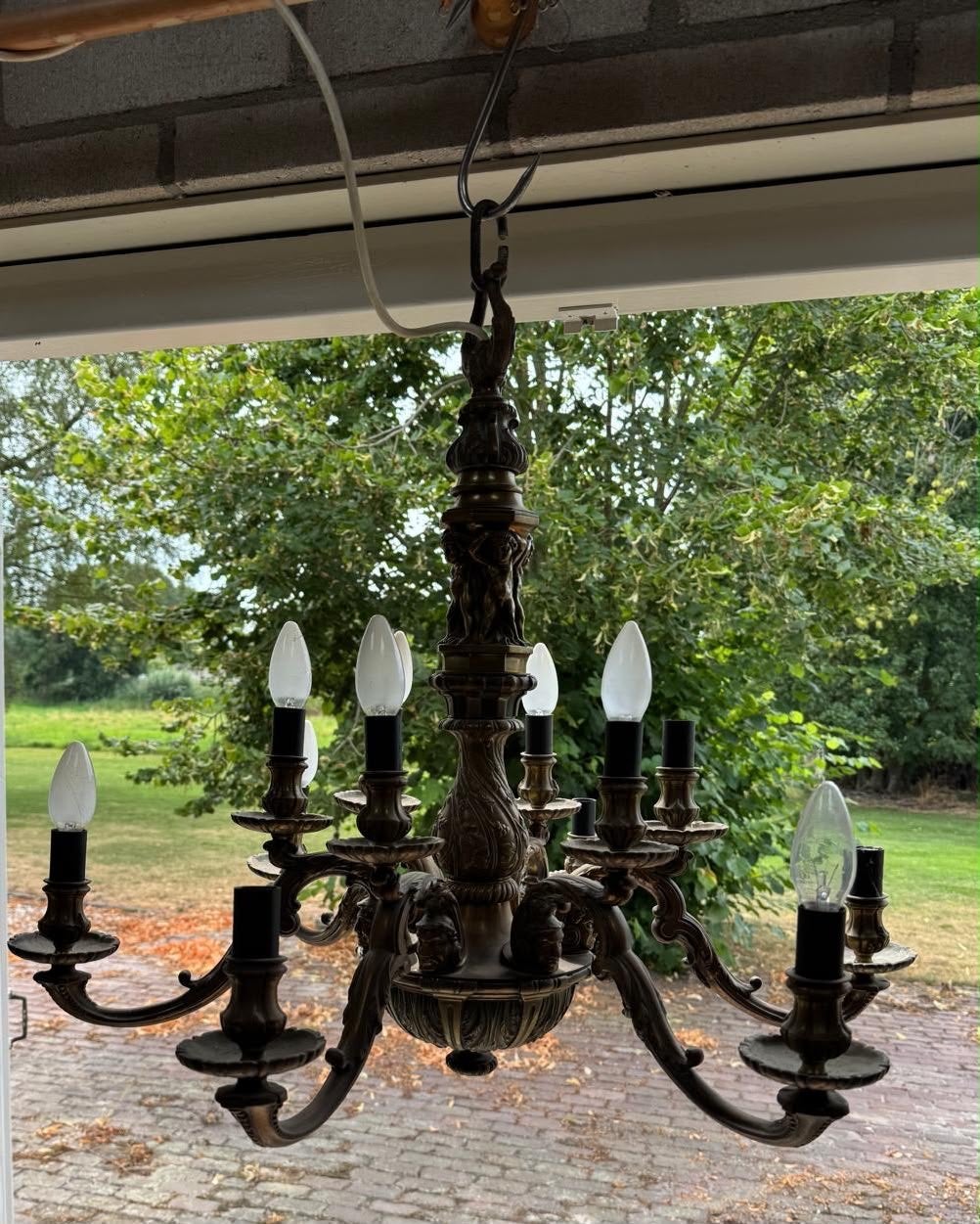 Zware Antieke Bronzen Hanglamp met Gedetailleerde Versiering, Ophalen