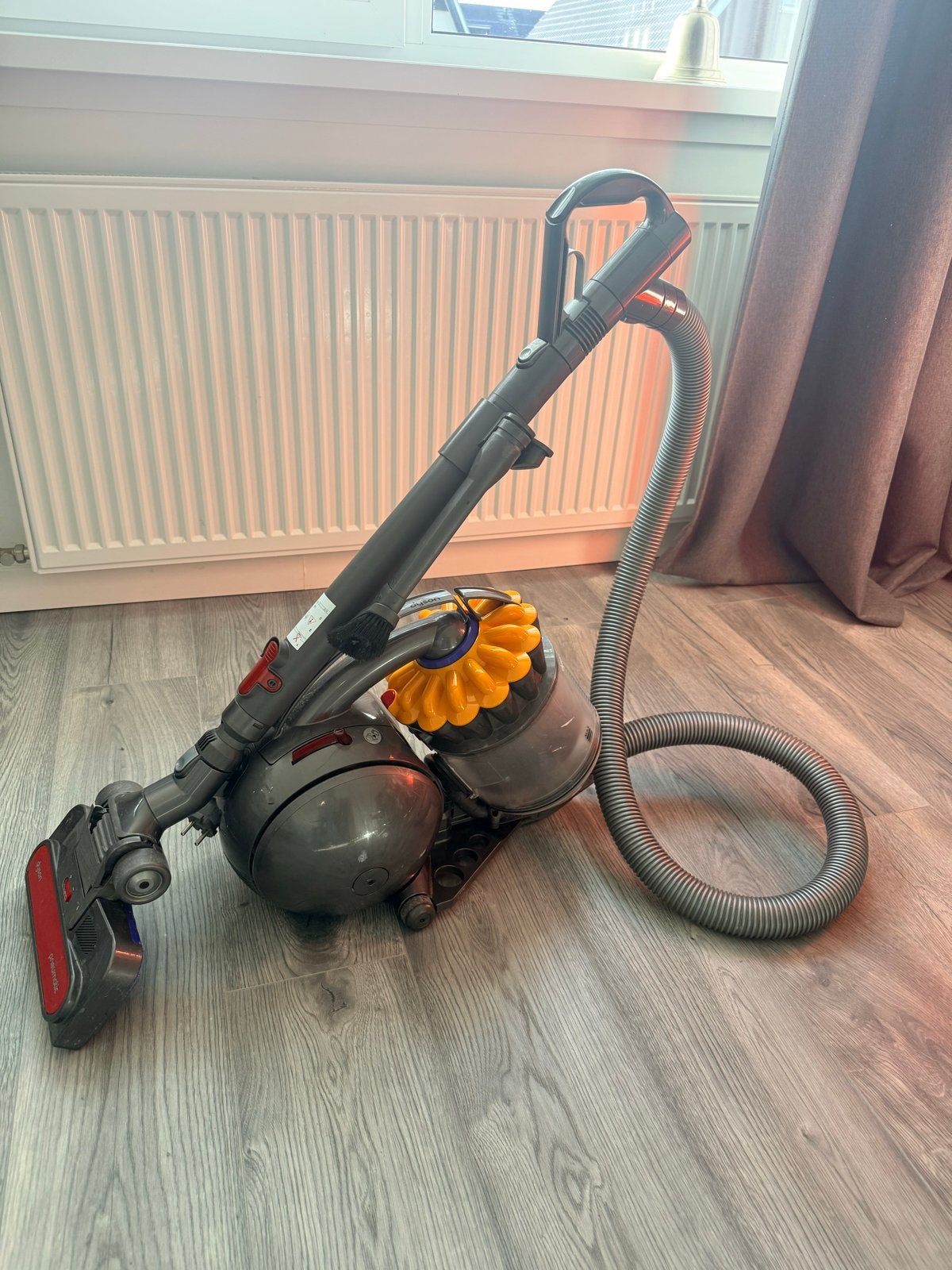 Dyson Sledestofzuiger - Krachtige en Efficiënte Reiniging, Ophalen, Gebruikt, Dyson, Minder dan 1200 watt
