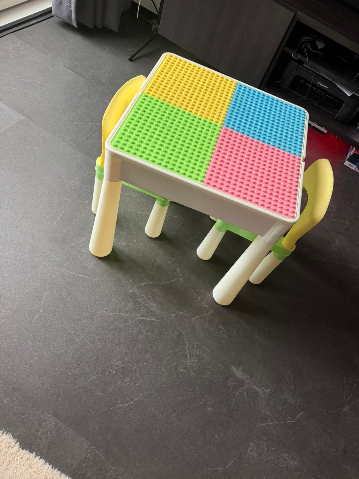 Speeltafel met 2 stoeltjes, Ophalen, Gebruikt