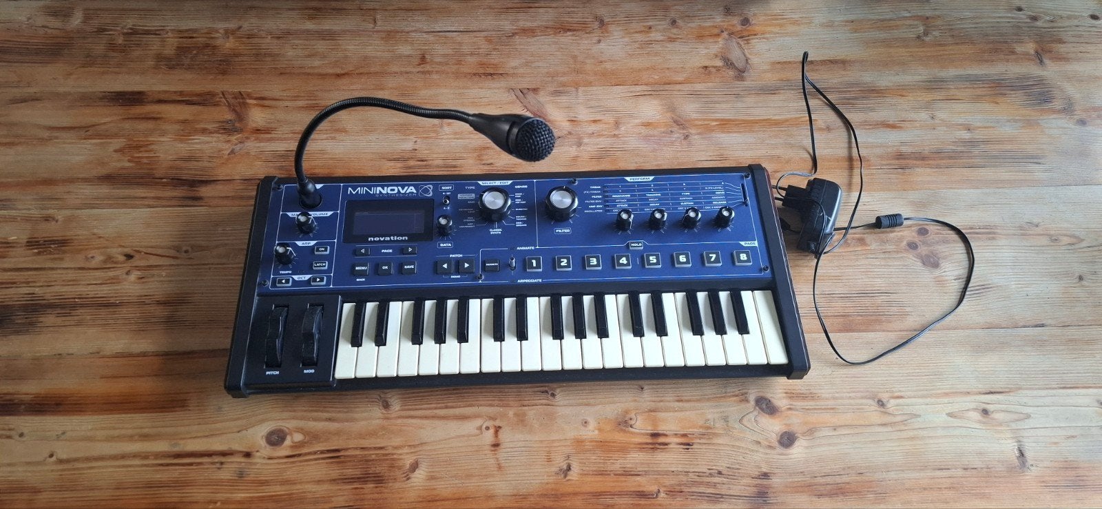 Novation Mininova - Gebruikt, incl. microfoon en adapter, Muziek en Instrumenten, 49 toetsen, Gebruikt, Novation, Ophalen of Verzenden