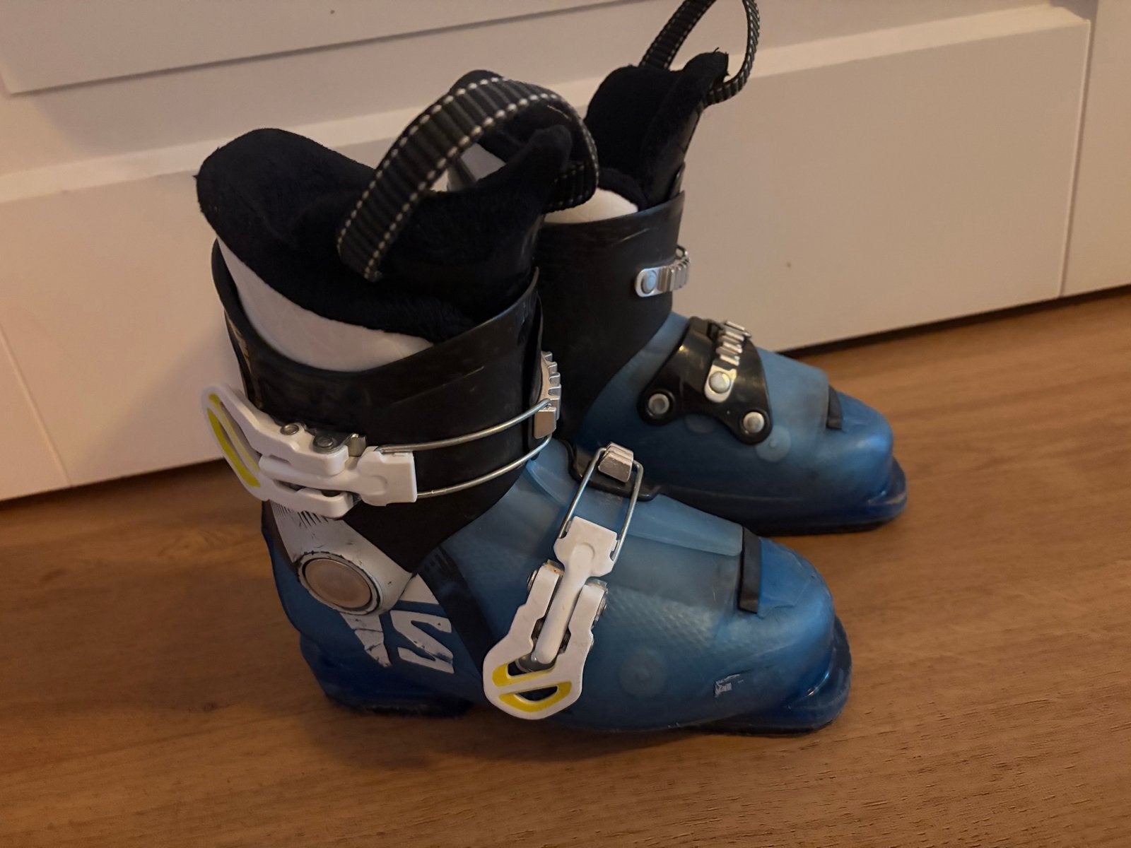 Salomon kinder skischoenen maat 29, Sport en Fitness, Ophalen, Gebruikt, 100 tot 140 cm, Schoenen