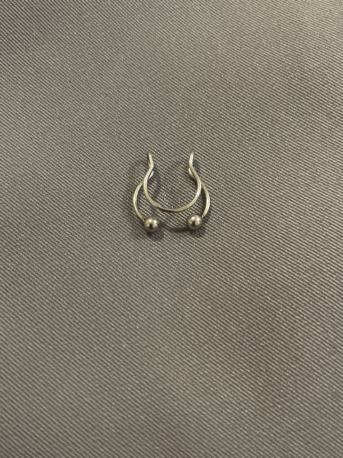 Zilverkleurige neppiercing neusring met balletjes, Sieraden, Tassen en Uiterlijk, Piercings, Ophalen of Verzenden, Nieuw, Staal