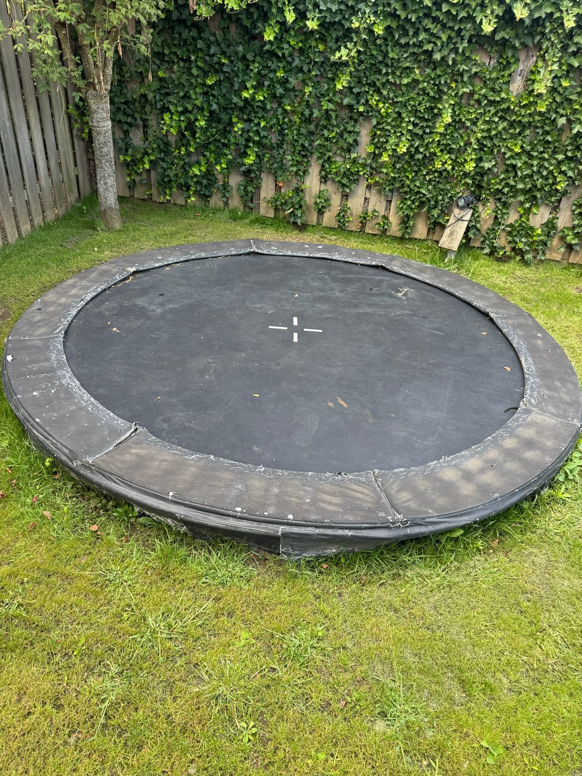 Trampoline 305 cm met nieuwe zwarte rand, Kinderen en Baby's, Speelgoed | Buiten | Trampolines, Ophalen, Zo goed als nieuw