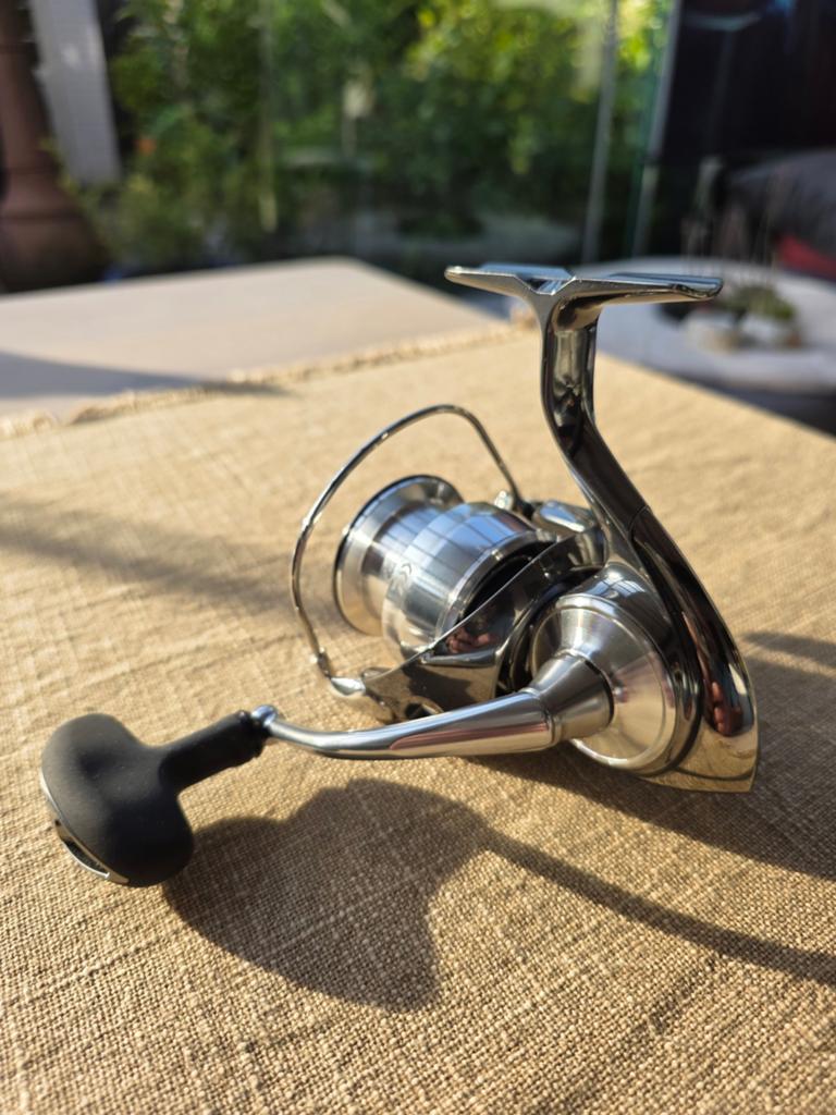 Daiwa Exist LT4000-XH in nieuwstaat, Ophalen of Verzenden, Zo goed als nieuw, Molen