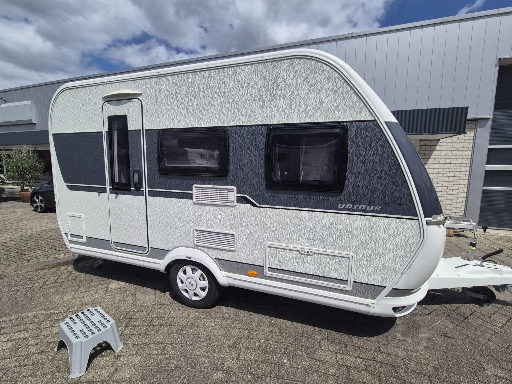 Hobby On Tour 390 SF 2020 Dwars bed, treinzit 17650,-, Caravans en Kamperen, Schokbreker, Hobby, Treinzit, Particulier