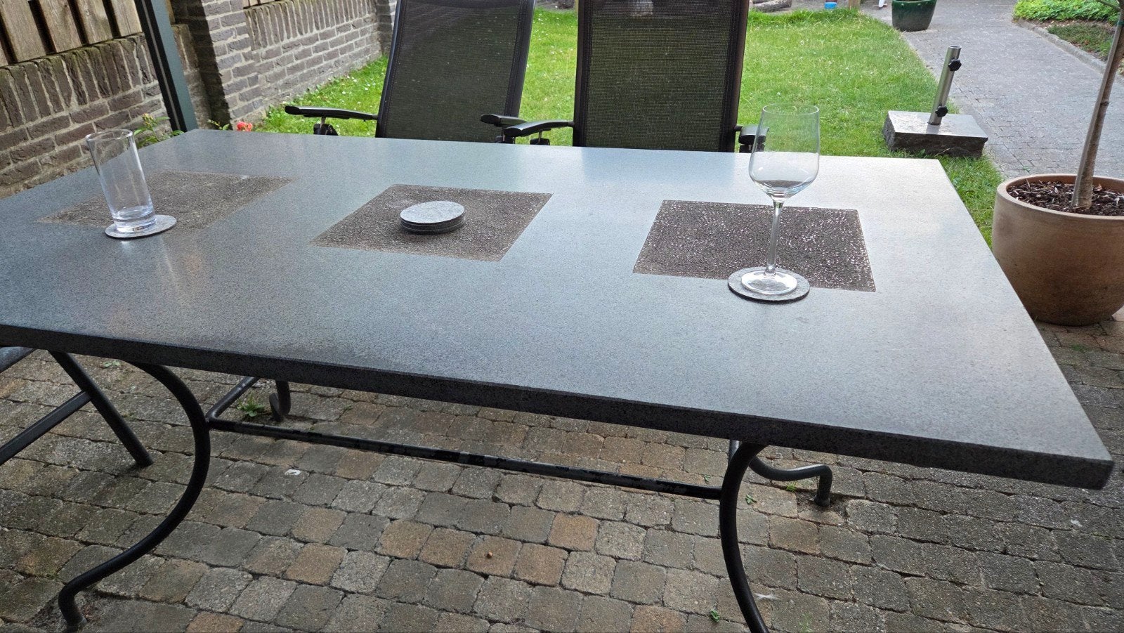 Granieten tuintafel met ijzeren onderstel, Ophalen, Gebruikt, Rechthoekig, Metaal