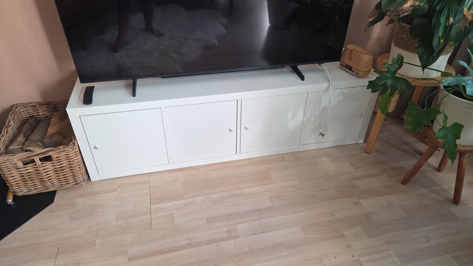 IKEA TV-meubel met deurtjes, Ophalen, Kunststof, Gebruikt, 150 tot 200 cm