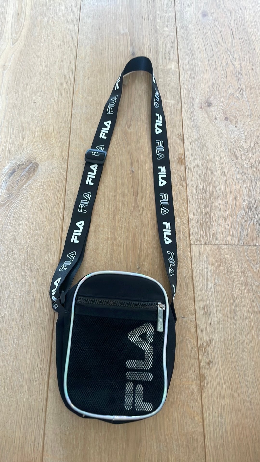 Fila schoudertasje, Sieraden, Tassen en Uiterlijk, Tassen | Schoudertassen, Ophalen of Verzenden, Zo goed als nieuw, Zwart