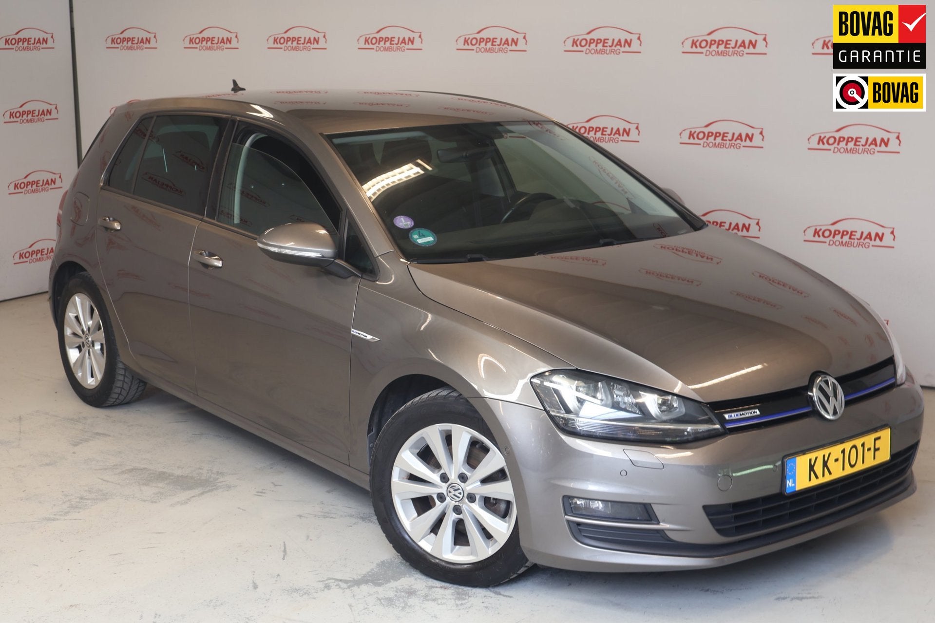 Volkswagen Golf 1.0 TSI Connected Series NL auto, Carplay, A, Stof, Gebruikt, 23 km/l, Origineel Nederlands