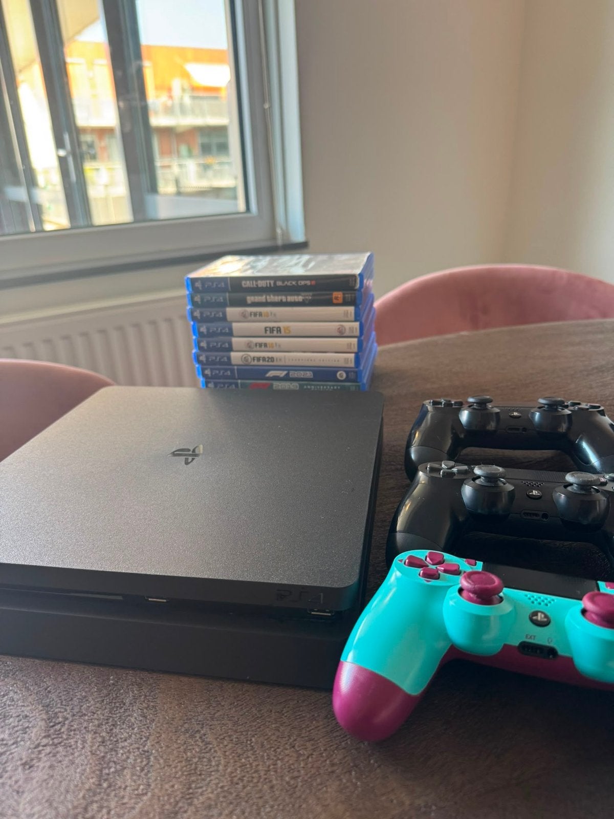 PS4 Slim Zwart met 3 controllers en 8 spellen, Spelcomputers en Games, Spelcomputers | Sony PlayStation 4, Ophalen of Verzenden