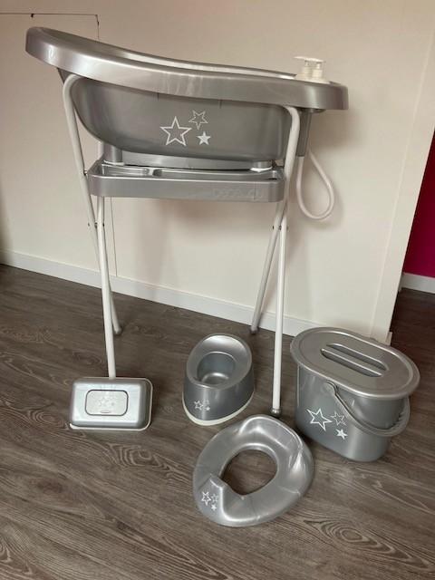 Bebe-jou badje incl. standaard en accessoires, Ophalen, Zo goed als nieuw, Badje, Bébé-jou