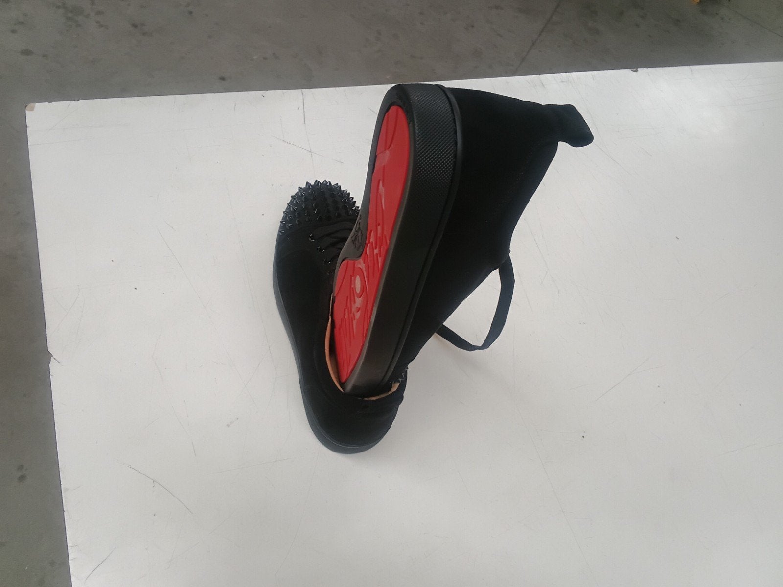 Christian Louboutin Sneakers Zwart Maat 39 Met Spikes, Christian Louboutin, Zwart, Ophalen of Verzenden, Sneakers of Gympen