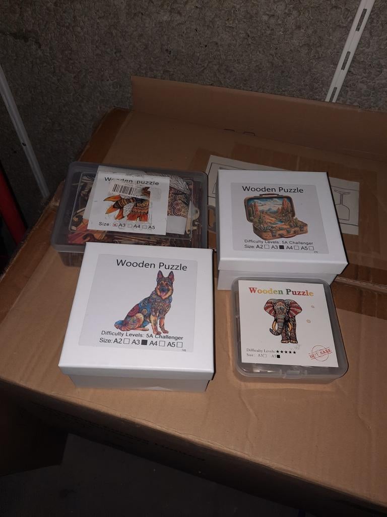 4 houten puzzels, wooden puzzles van hond,bij,olifant, Ophalen of Verzenden, Minder dan 500 stukjes