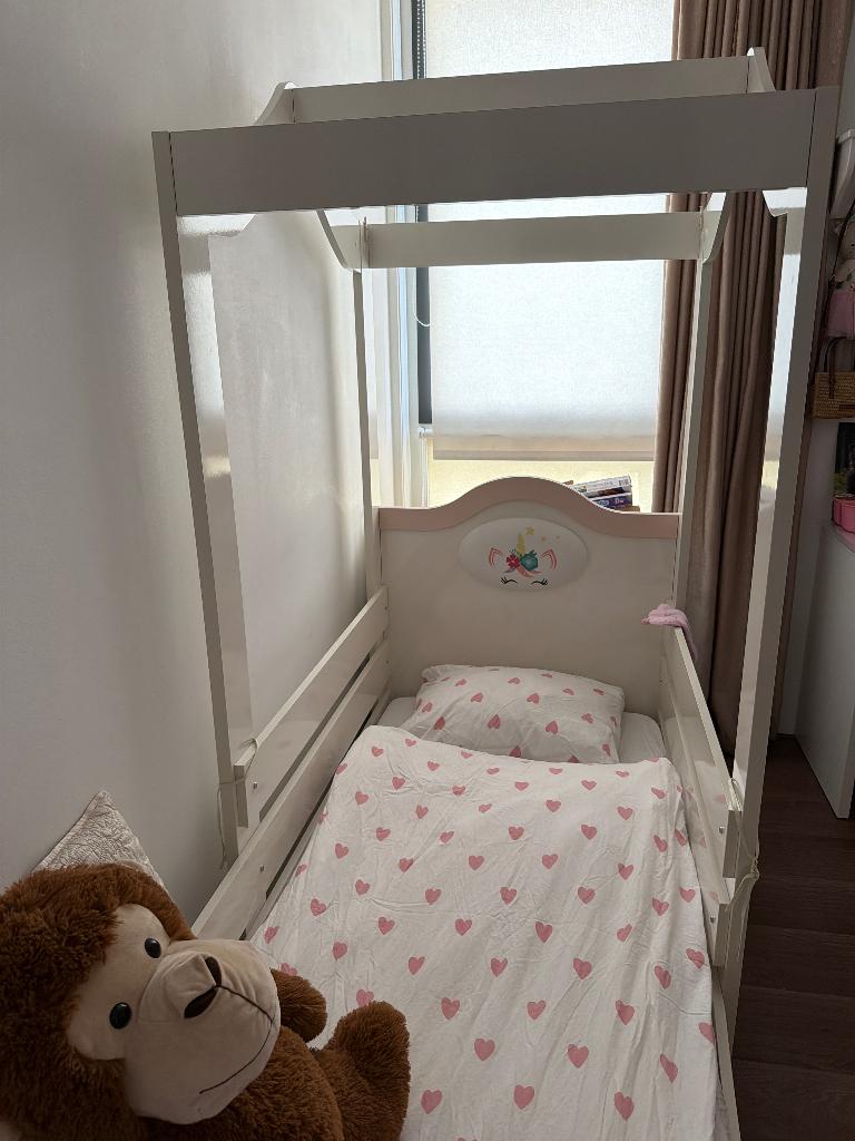 Kinderbed huisbed / unicorn bed – netjes, Kinderen en Baby's, Kinderkamer | Bedden, Ophalen, Gebruikt, 180 cm of meer, 70 tot 85 cm
