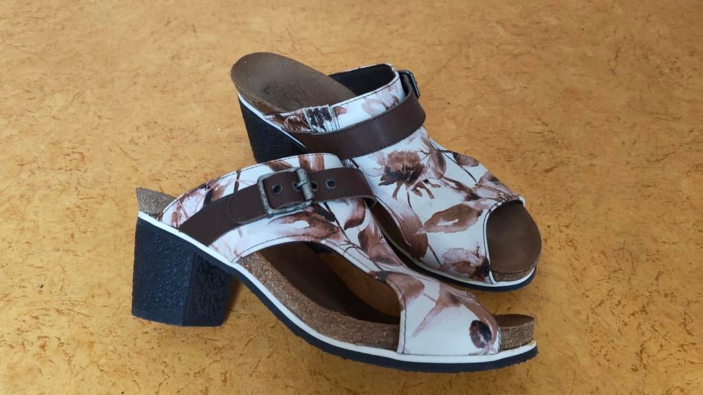 Zomerse slippers met hak, maat 39, Kleding | Dames, Schoenen, Ophalen, Zo goed als nieuw, Overige kleuren, Slippers
