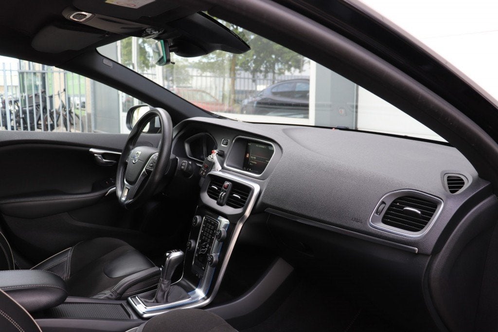 Volvo V40 2.0 D2 120PK R-DESIGN/DEALER.ODH/1E.EIG/ORIG.NL, Auto's, Voorwielaandrijving, 4 cilinders, 1969 cc, Electronic Stability Program (ESP)