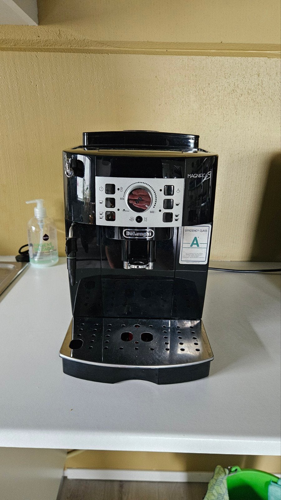 DeLonghi Magnifica S volautomatische espressomachine, Witgoed en Apparatuur, Koffiezetapparaten, Ophalen, Gebruikt, Espresso apparaat