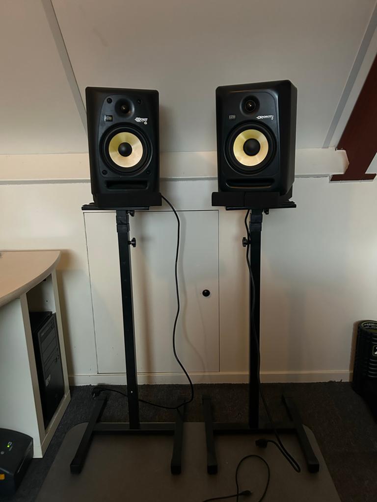 KRK Rokit 6 speakers met statieven en Roland Duo-Capture EX