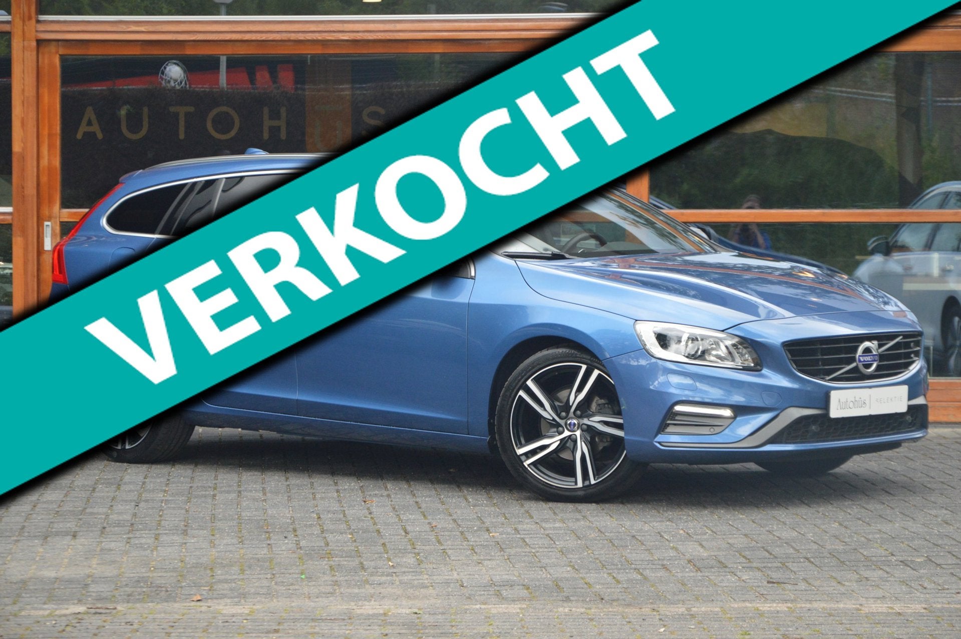 Volvo V60 T4 R-Design | Panoramadak | Dealer Onderhouden | C, Gebruikt, Zwart, 1969 cc, Blauw