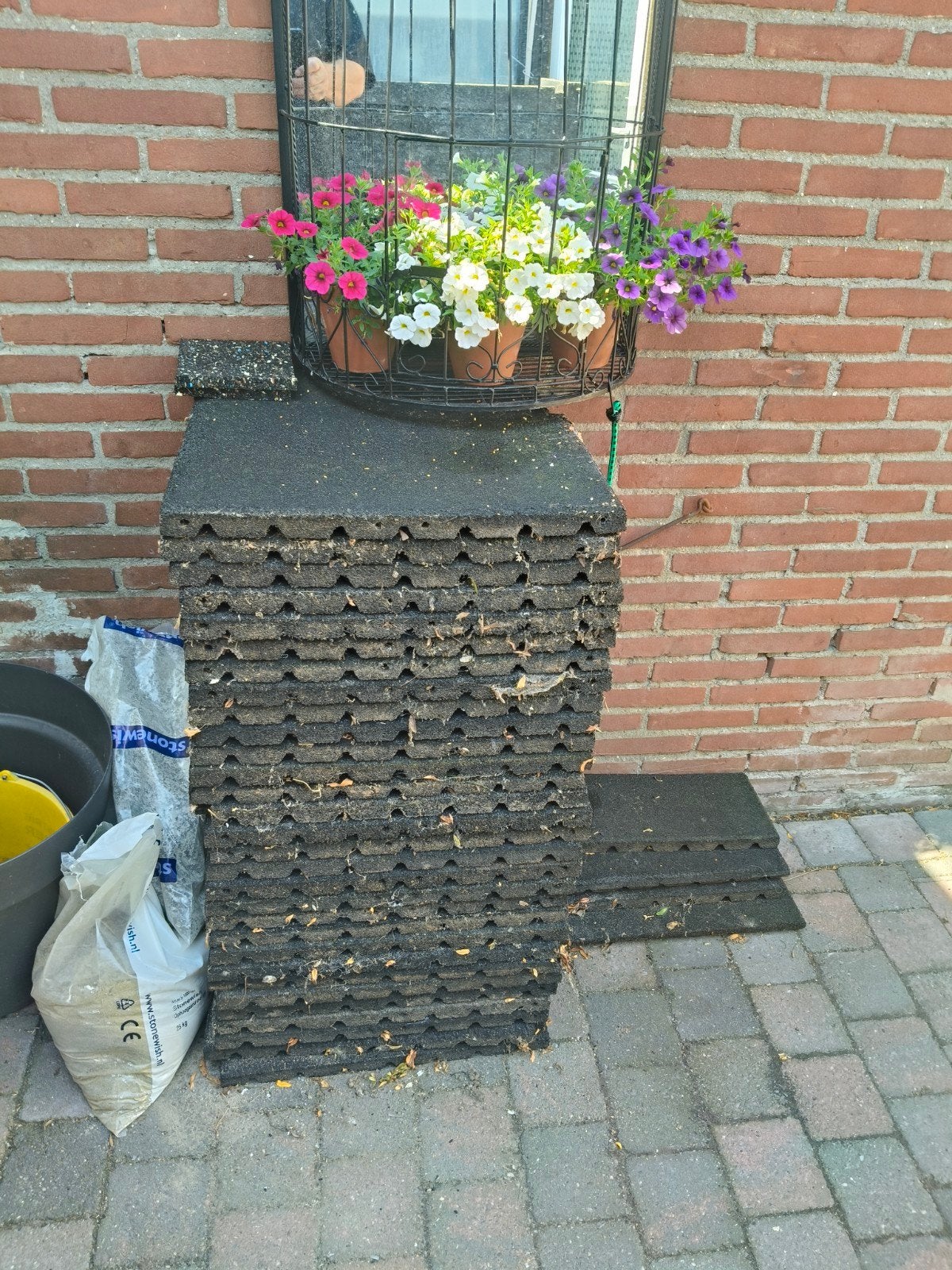 30 rubber tegels en 4 halve kleur zwart, Ophalen, Gebruikt, Overige materialen