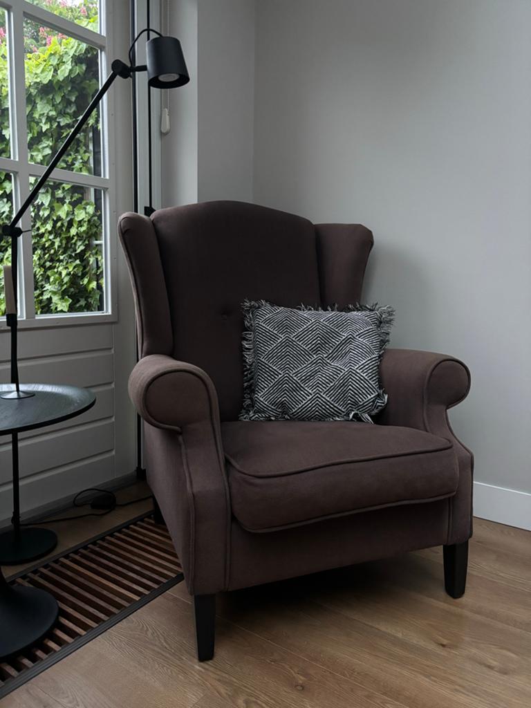 Luxe koffiebruine oor-fauteuil hotelchique, Ophalen, 75 tot 100 cm, Zo goed als nieuw, Stof