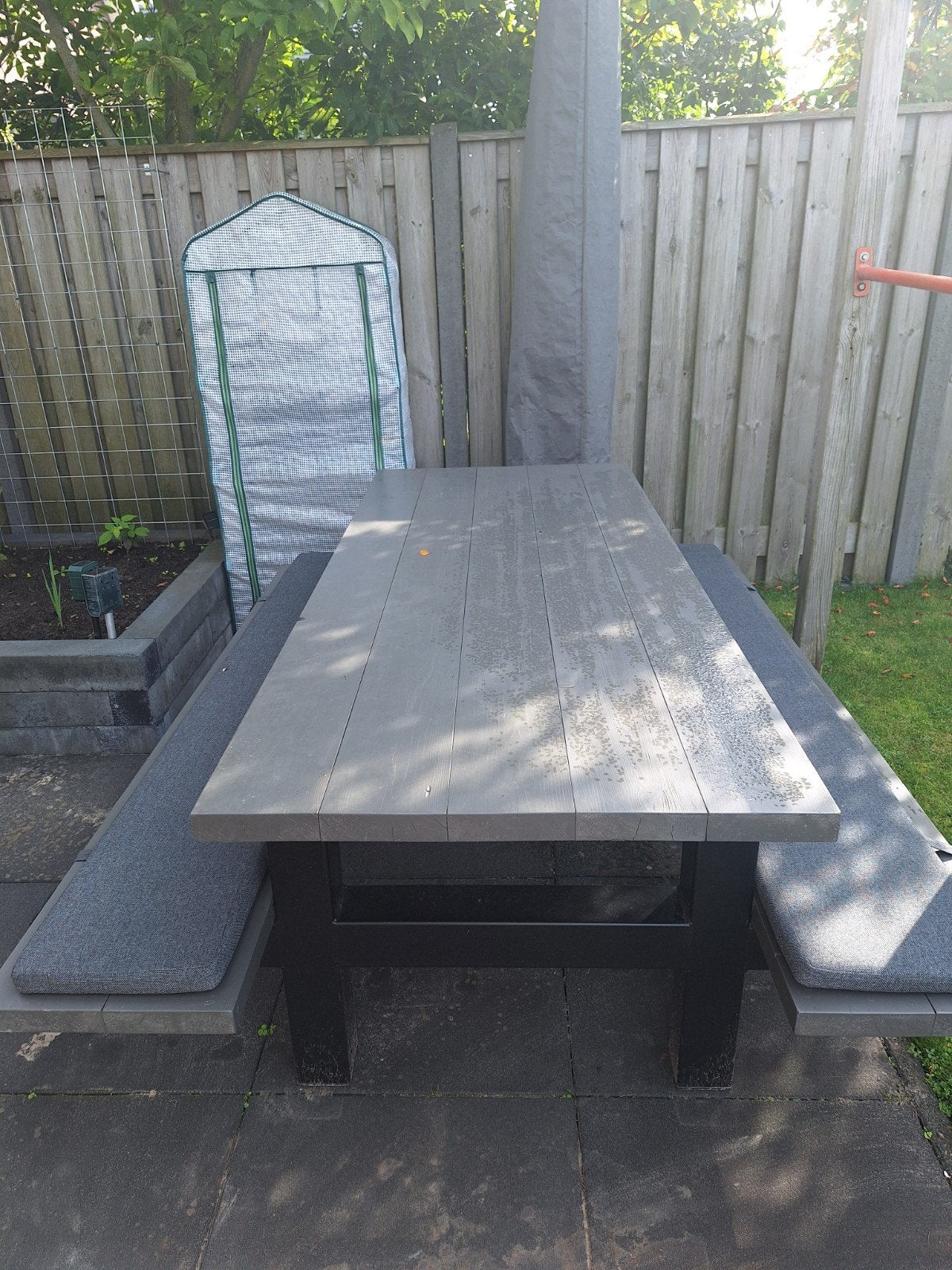 Picknicktafel met bankjes - kan likje verf gebruiken, Ophalen, Gebruikt, Rechthoekig, Hout