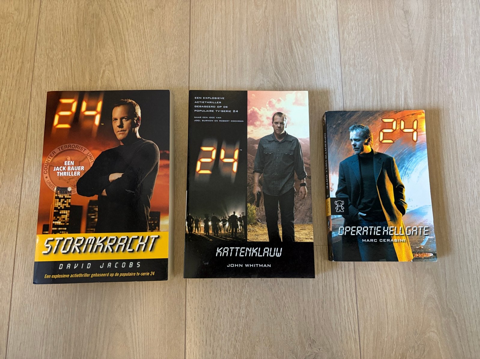 3 stuks - 24 (tv-serie) boeken - Nederlands, Boeken, Verzenden, Zo goed als nieuw, Amerika