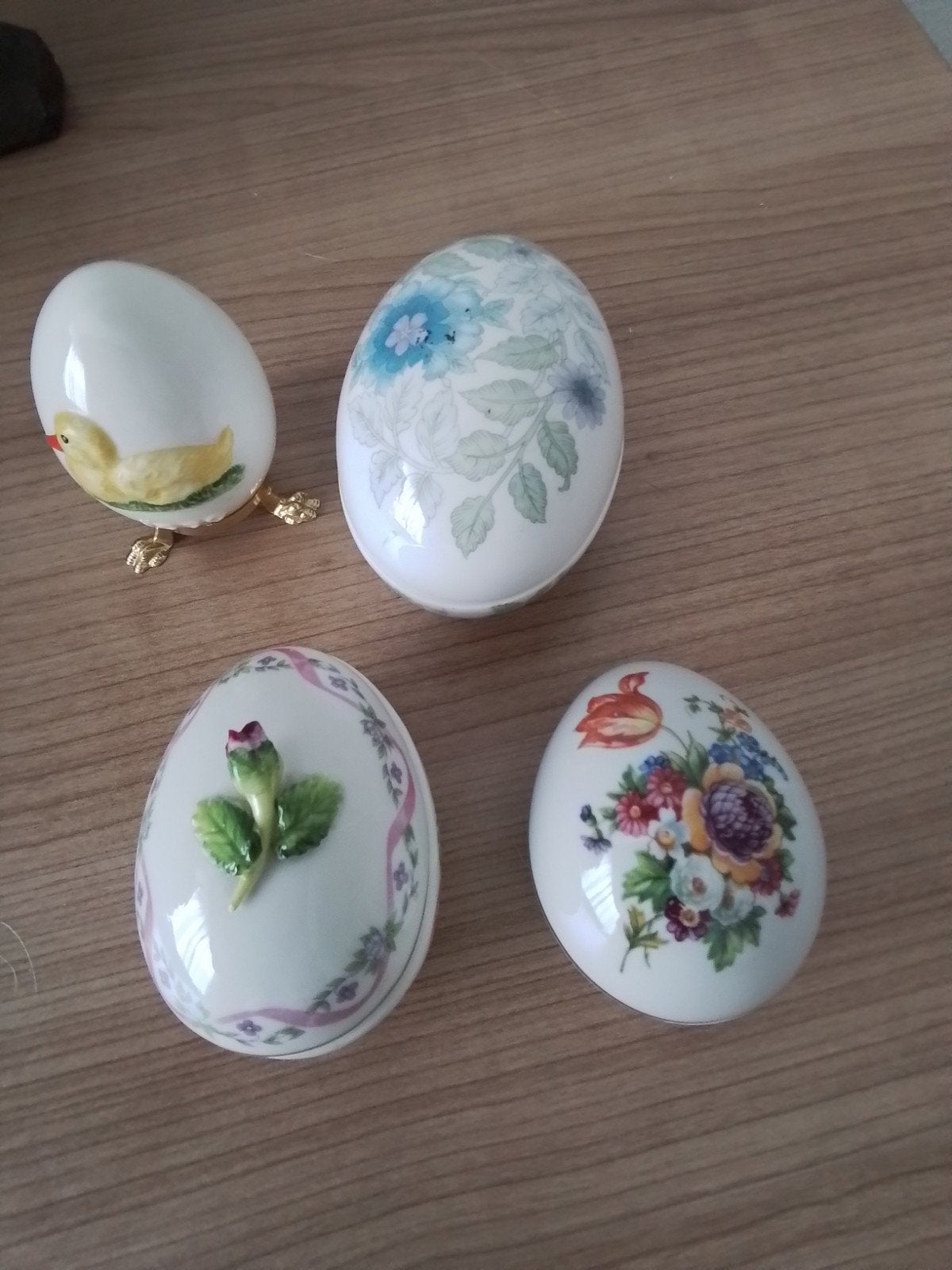 Set van 4 decoratieve porseleinen eieren, Verzamelen, Ophalen of Verzenden, Zo goed als nieuw