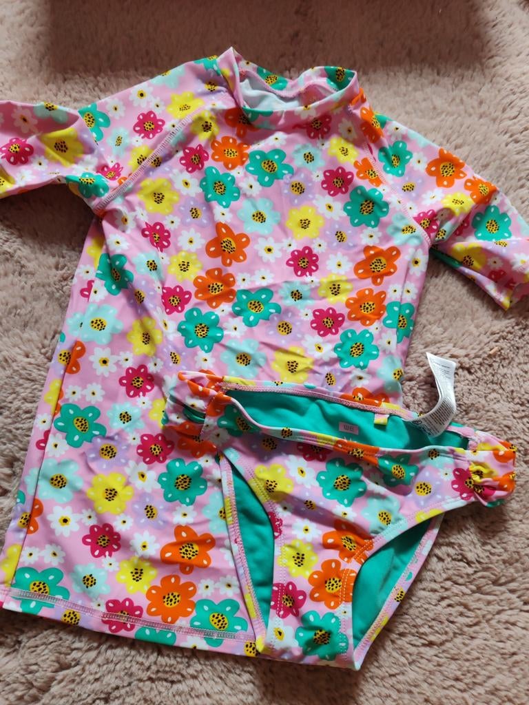 WE uv shirt en zwembroek 128, Bikiniset, Nieuw, UV-zwemkleding, Meisje
