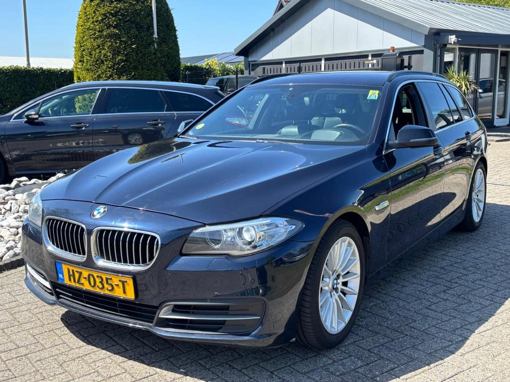 BMW 5 Serie Touring 520D High Executive 2015 HUD Leer Navi, Automaat, 2000 kg, Blauw, Leder