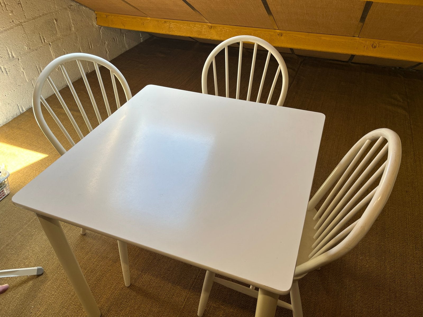 Witte vierkante keukentafel (80x80) met 3 stoelen, Huis en Inrichting, Tafels | Eettafels, Ophalen, Gebruikt, 50 tot 100 cm, Vierkant