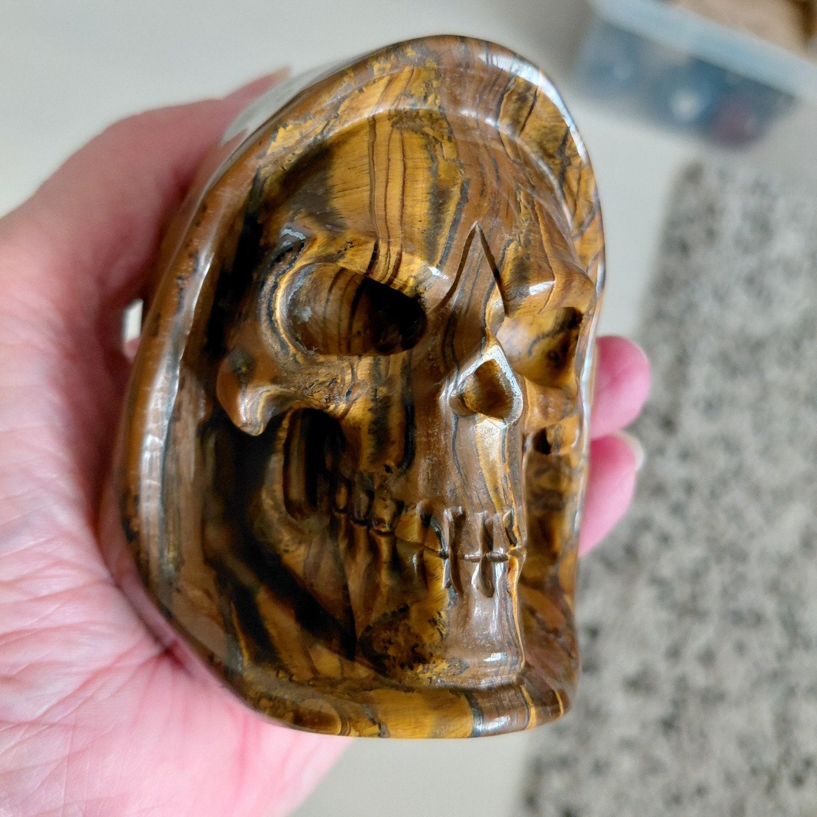 De lachende dood. Skull in Tijgeroog, Verzamelen, Mineralen en Fossielen, Ophalen of Verzenden, Mineraal
