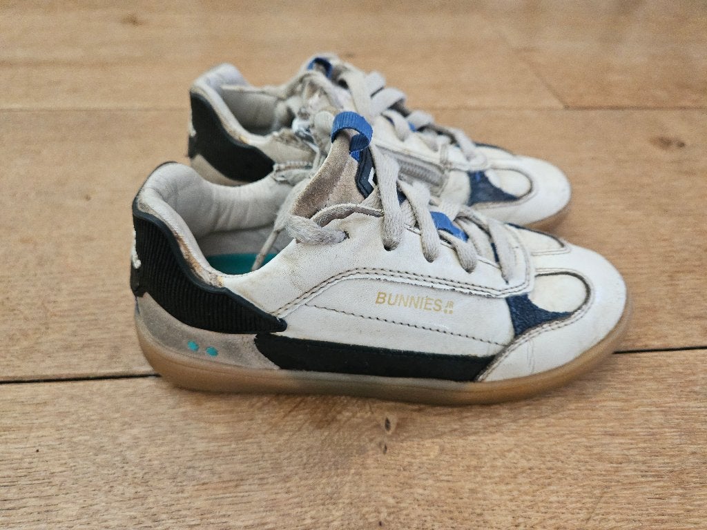 Sneakers Bunnies in maat 30 in wit met lila accenten, Bunnies, Gebruikt, Jongen of Meisje, Schoenen