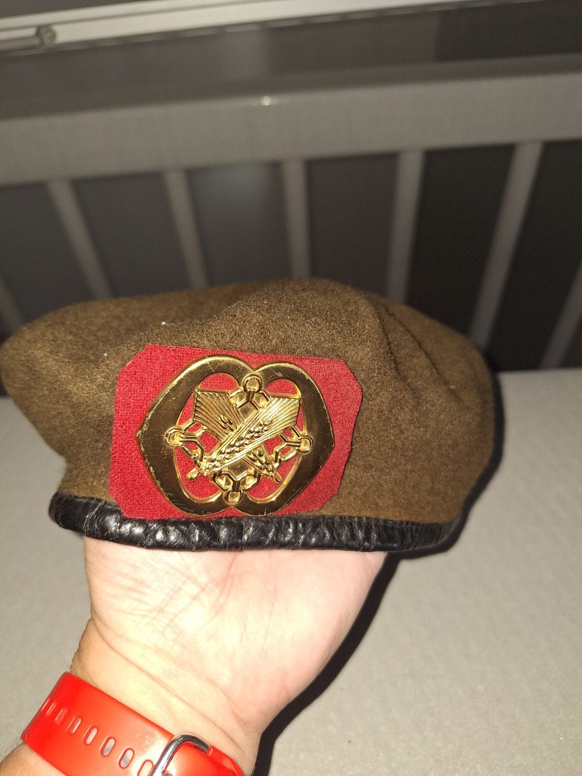 leger baret 1988, Ophalen of Verzenden, Zo goed als nieuw